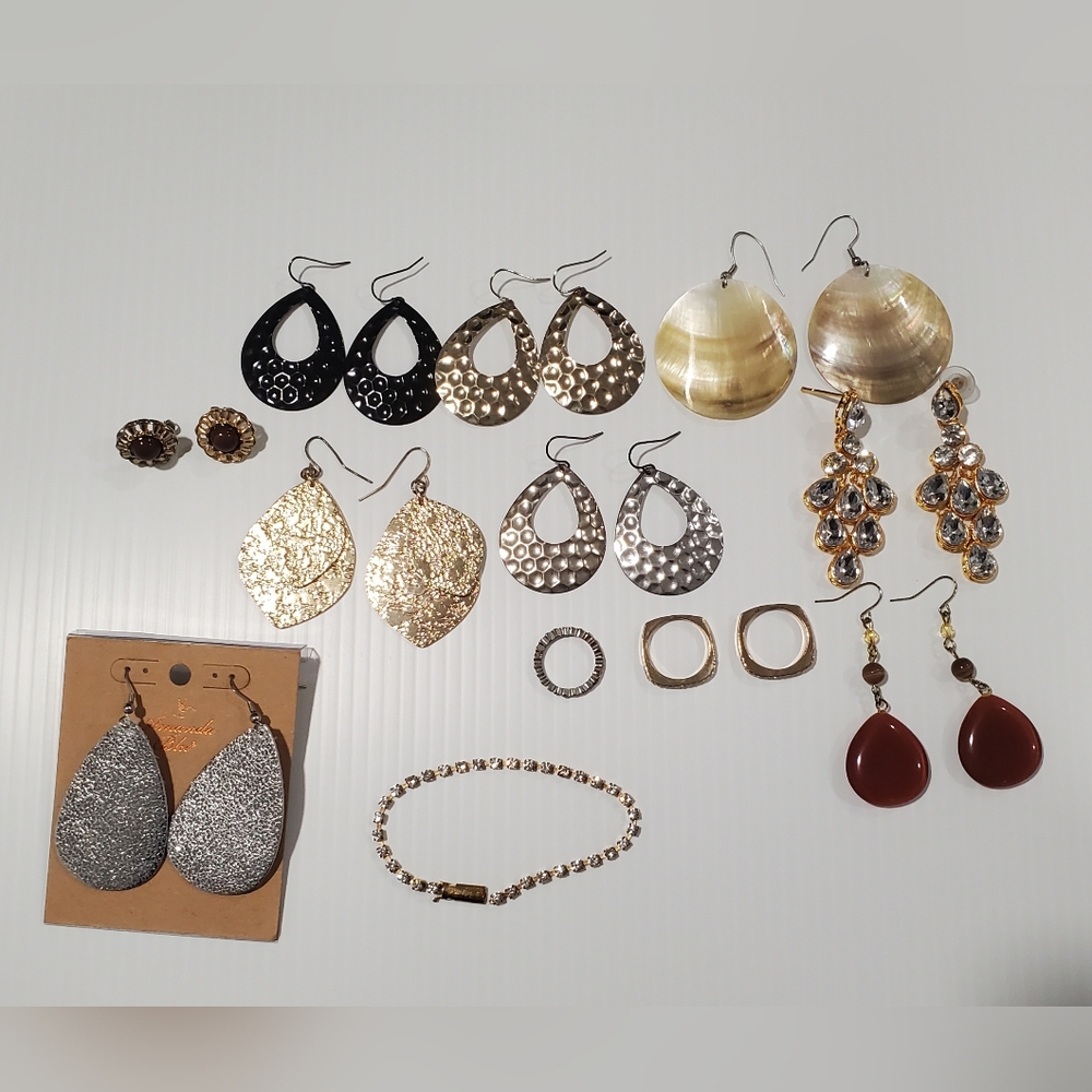 Mixed Jewelry lot Wearable Crafts & Repurposing Earrings, Rings & Bracelet